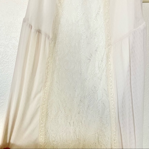 ASTR white lace and crochet maxi dress - Picture 4 of 8
